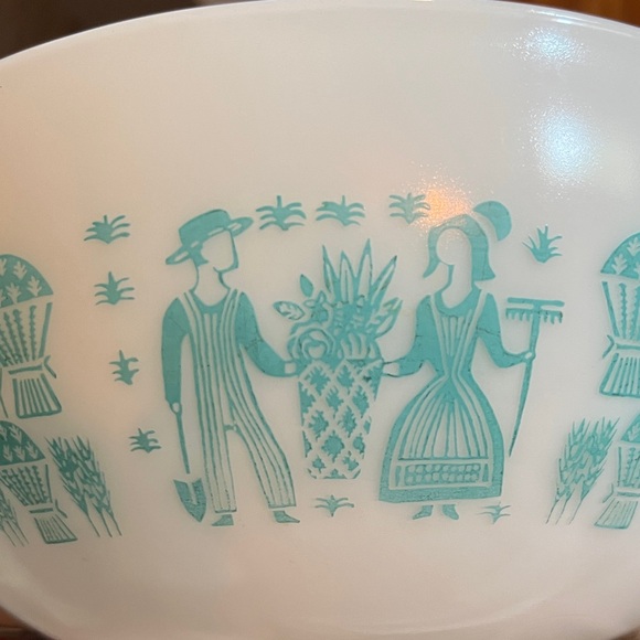 Vintage Pyrex Amish Butterprint Cinderella Mixing Bowls - Picture 7 of 8